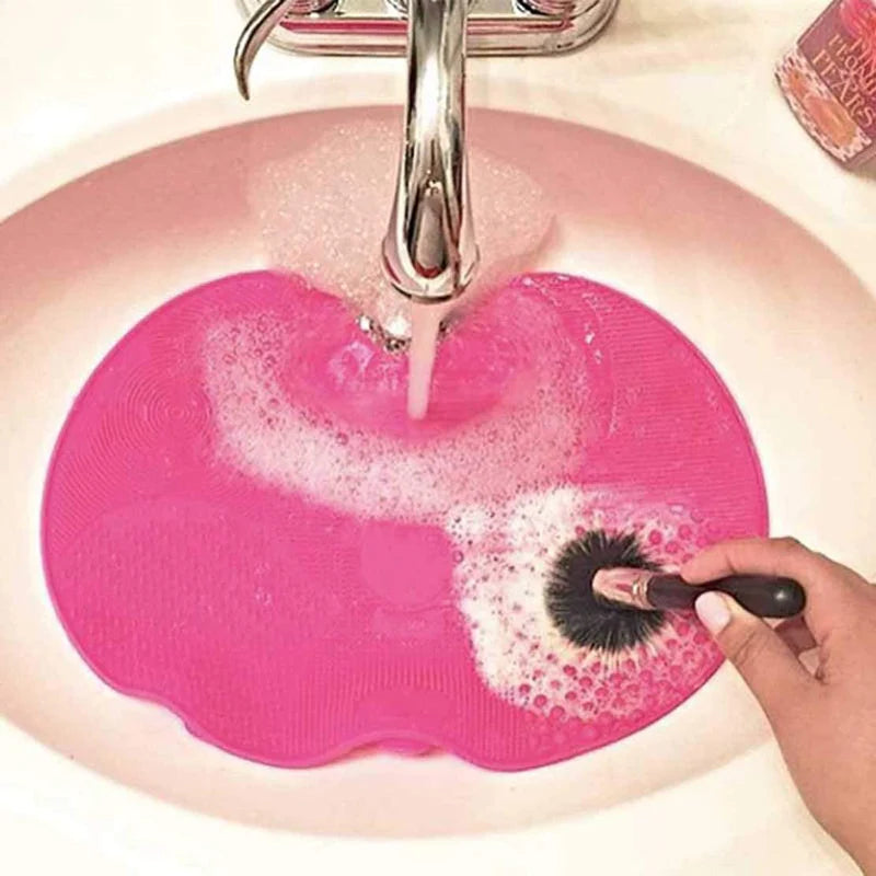 Silicone Makeup Brush Cleaning Mat – Heart-Shaped Deep Cleansing Pad with Suction Cups
