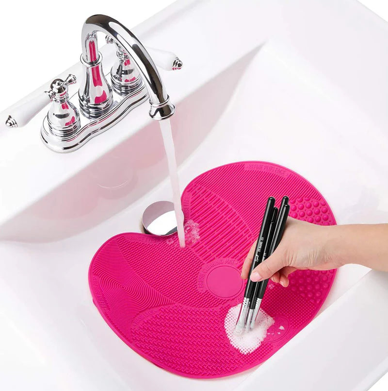 Silicone Makeup Brush Cleaning Mat – Heart-Shaped Deep Cleansing Pad with Suction Cups